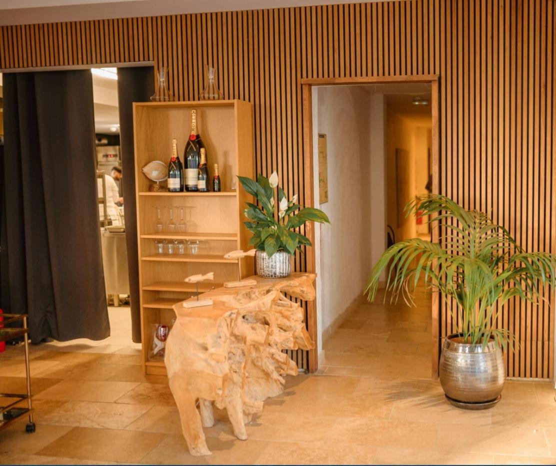 Hotel De La Mer อิแยร์ ภายนอก รูปภาพ